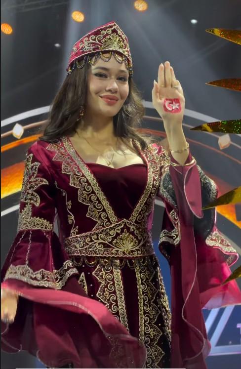 ceren arslan turk bayrakli paylasimi ve hurrem 19269811 7055 m