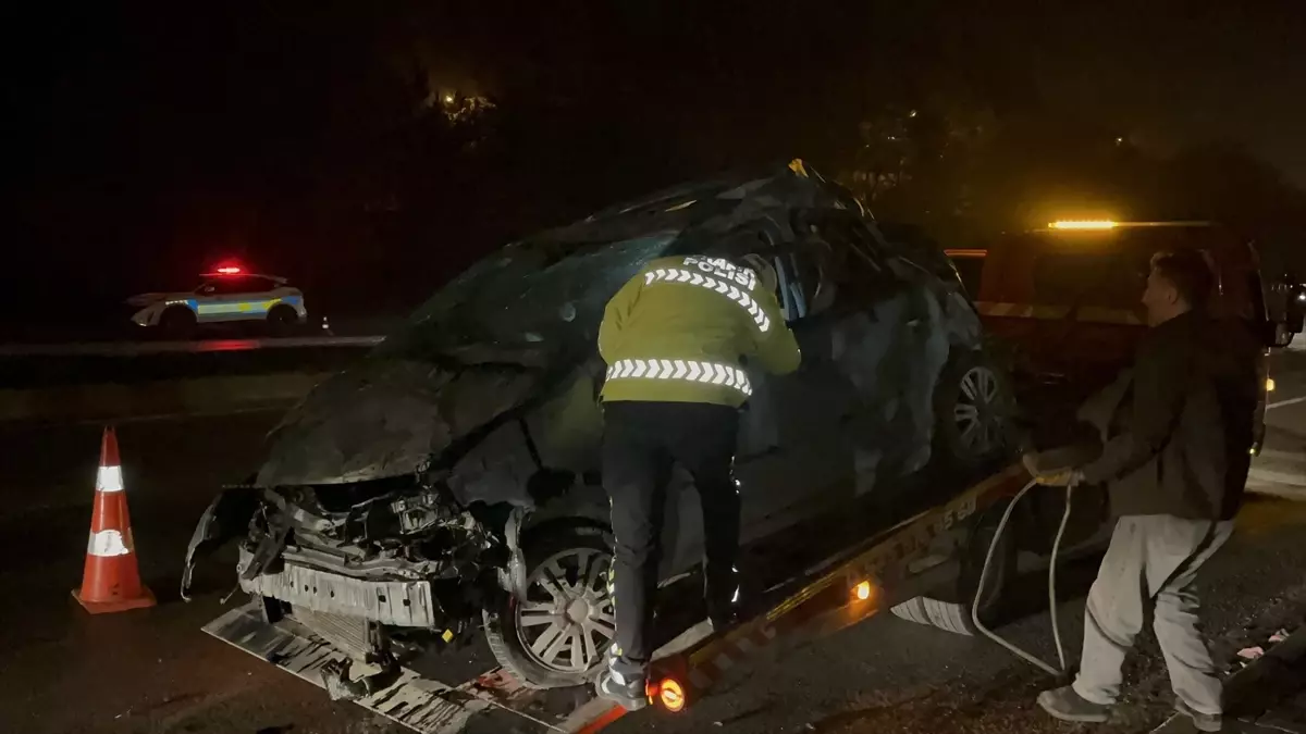 Eskişehir'de Aydınlatma Direğine Çarpan Otomobil Takla Attı: Sürücü Yaralı