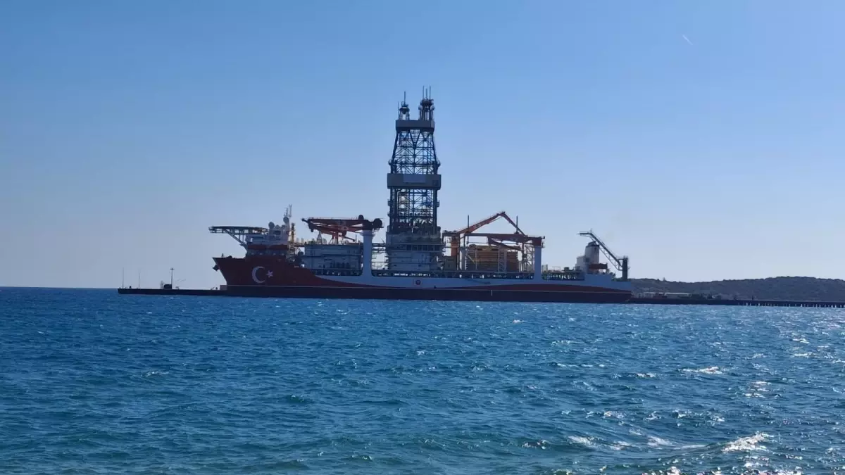 Türkiye'nin 5'inci Sondaj Gemisi 'West Draco' Taşucu Limanı'na Geldi