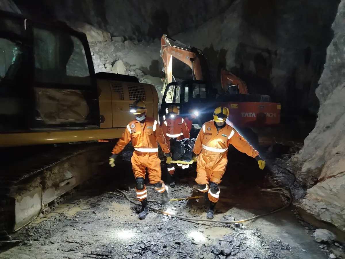 Hindistan'da Taş Ocağında Göçük: Ölü Sayısı 7'ye Yükseldi