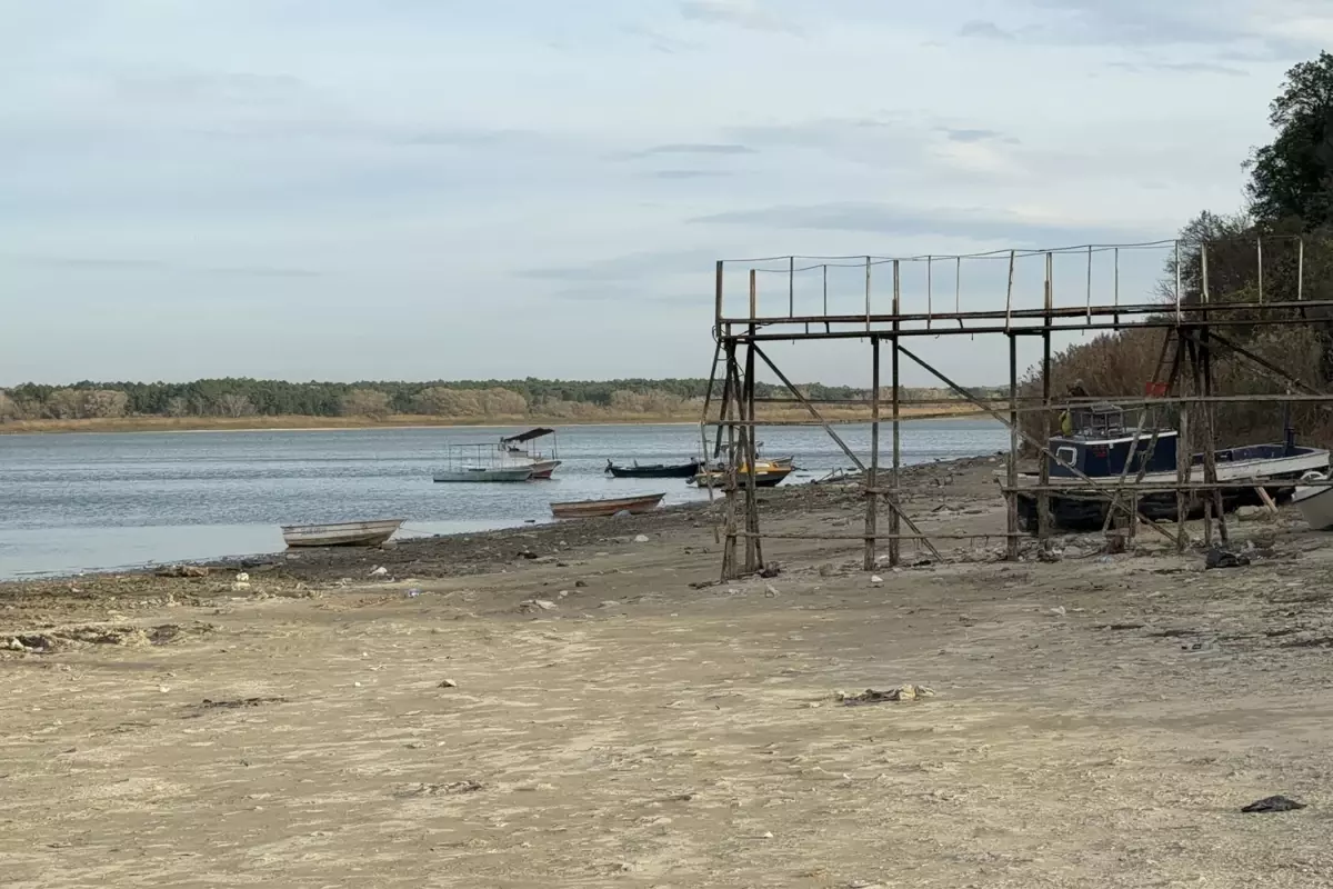 İstanbul için tehlike çanları: Sular çekildi, gemiler karaya oturdu