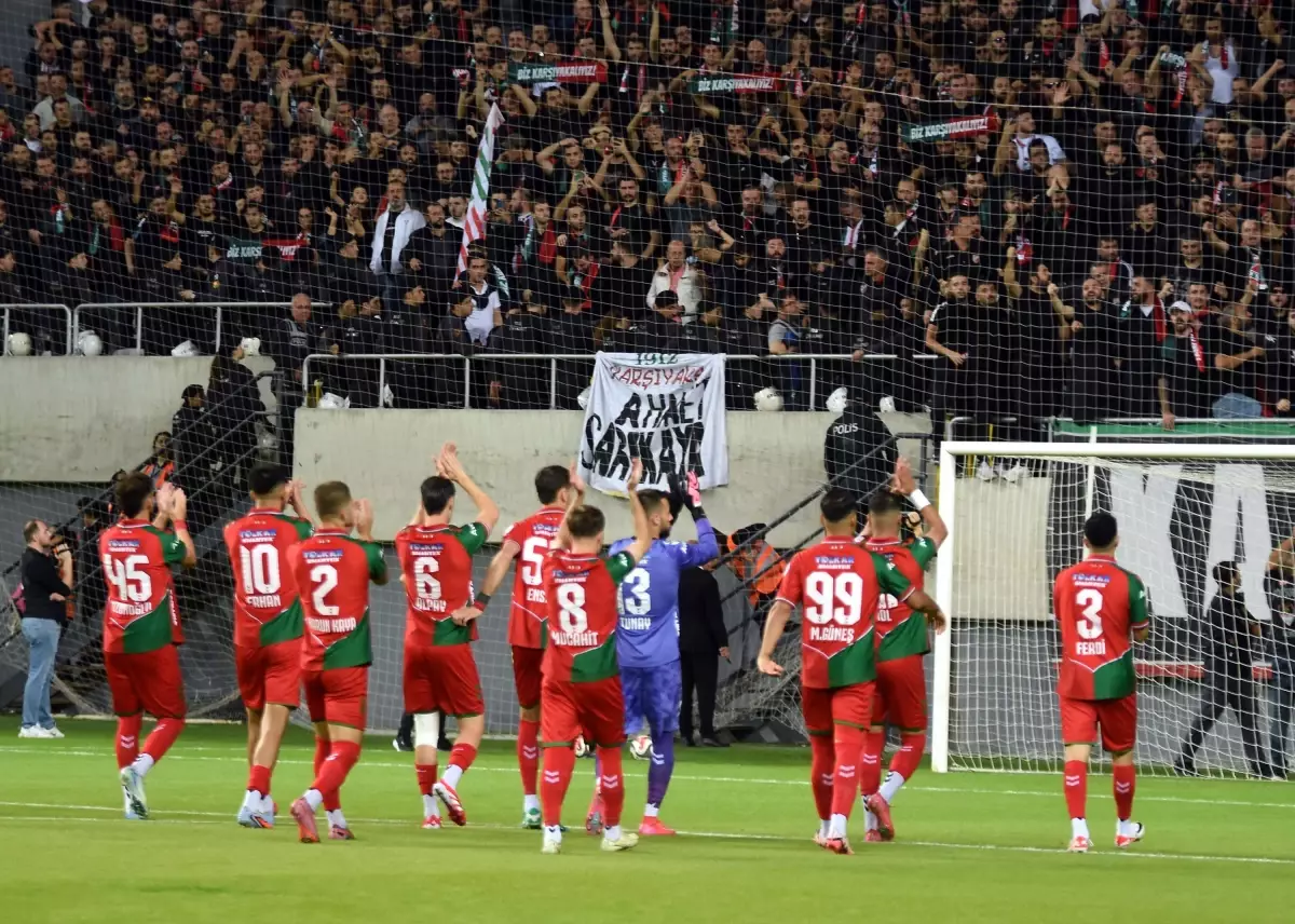 Karşıyaka Namağlup İlerliyor, Arif Dökel'in Vefatı Üzüntü Yarattı