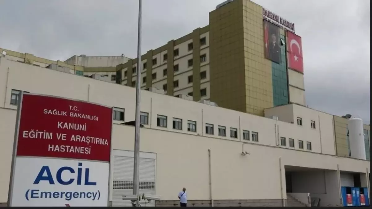 Trabzon'da Gıda Zehirlenmesi Şüphesi: 3 Kişi Hastaneye Kaldırıldı