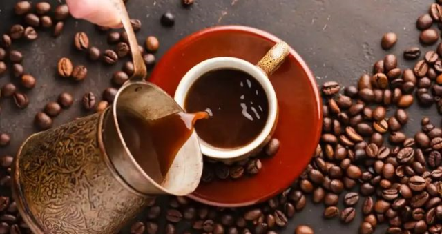 Türk kahvesi zehirlenmesi neden olur? Türk kahvesi bozulduysa zehirler mi?