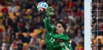 Uçan kaçanı kurtaran Altay Bayındır aldığı haberle yıkıldı