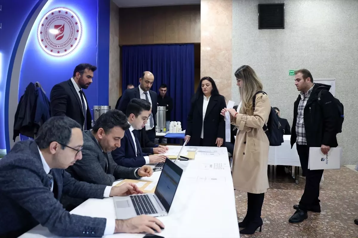 Türkiye'de Güneş Enerjisi için 77 Başvuru Yapıldı