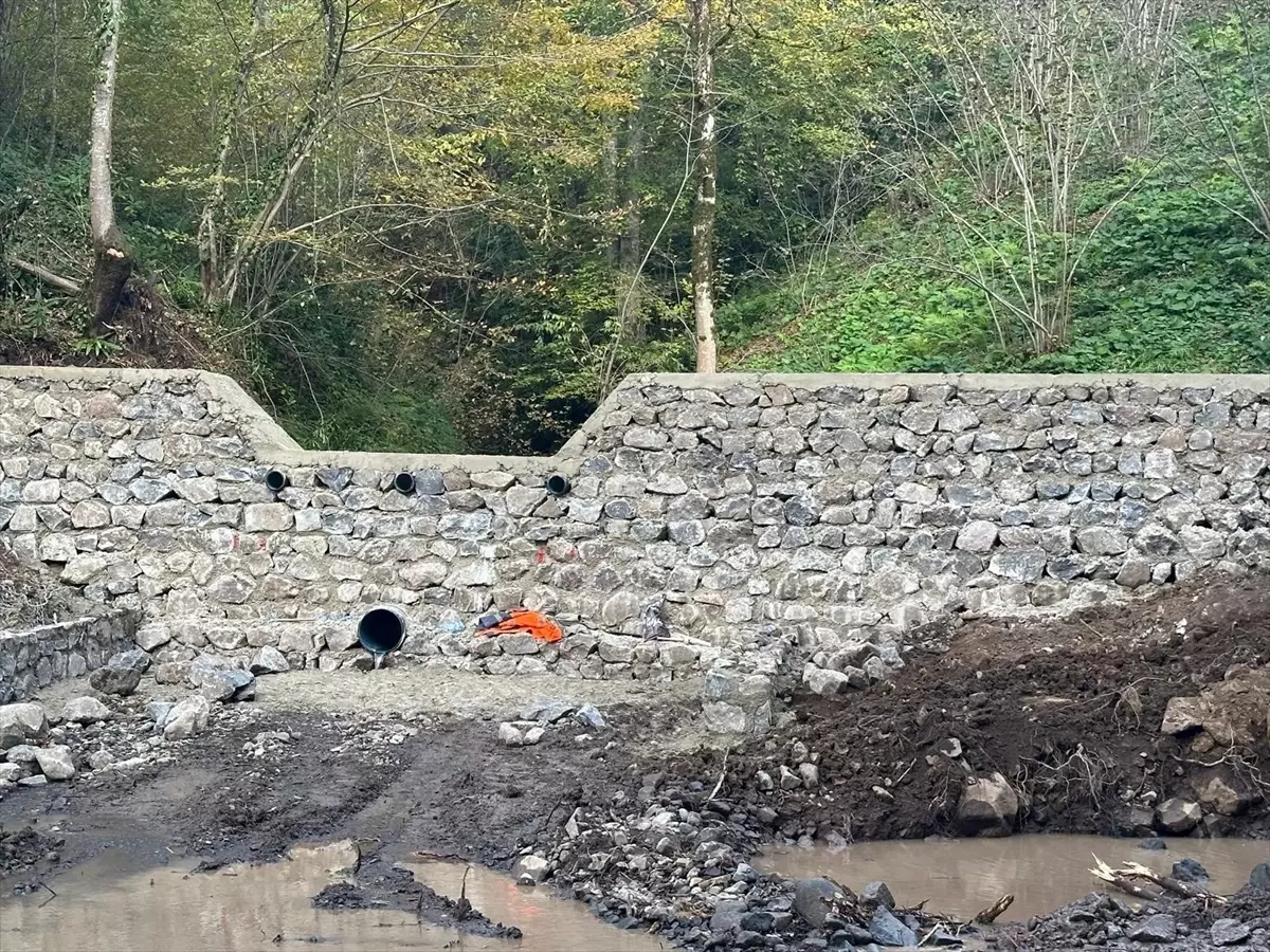 Ömer Minuz, Salıpazarı'ndaki Sel Kapanı Çalışmalarını İnceledi