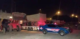 Manavgat'ta Kum Çalma Operasyonu: 3 Şüpheli Gözaltında, 1 Tutuklandı