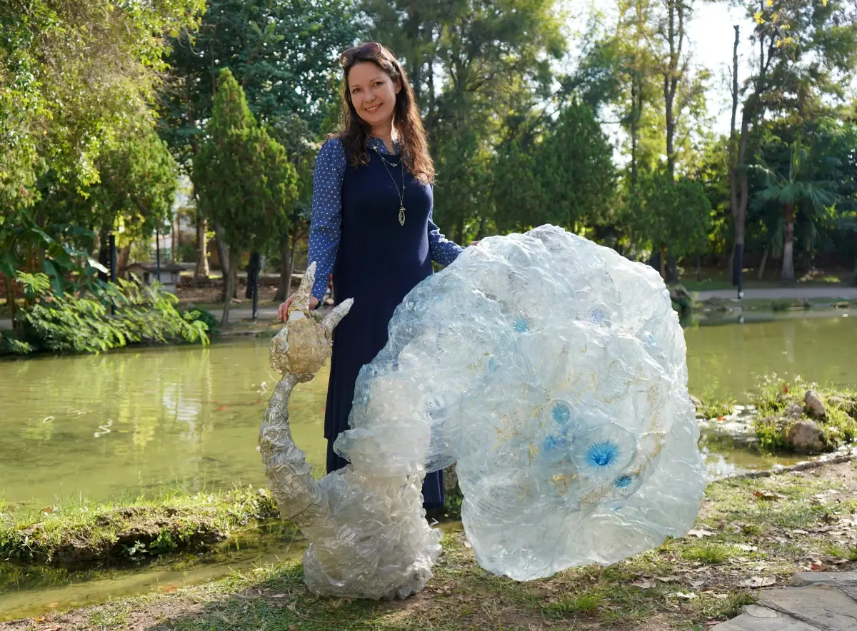 Kanseri Yenen Doktor, Geri Dönüşüm Malzemeleriyle Sanat Yapıyor