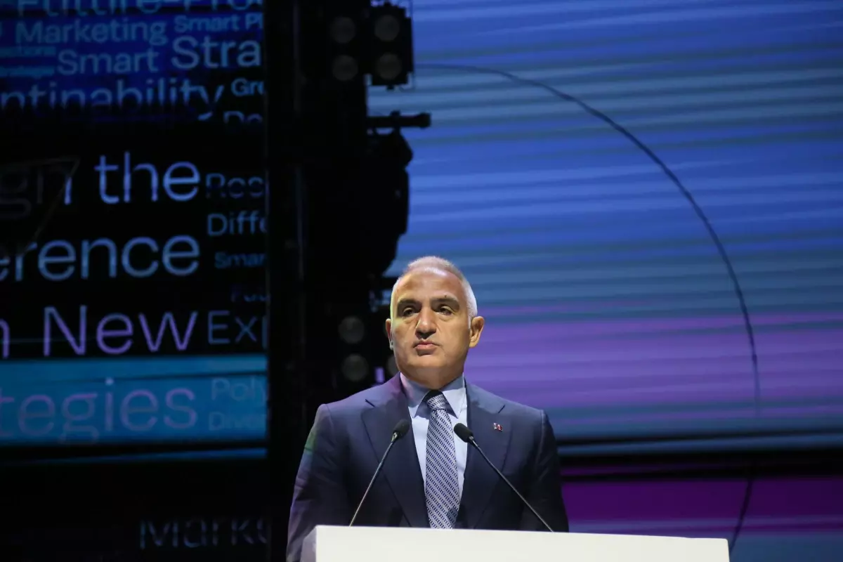 Bakan Ersoy'dan turizmde nisan-mayıs uyarısı