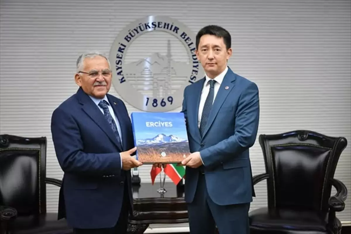 Kayseri'de Tataristan Temsilcisi Gataullin, Başkan Büyükkılıç'ı Ziyaret Etti