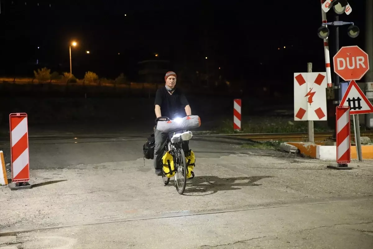 Bisikletiyle Umre Yolculuğuna Çıkan Emekli İşçi İskenderun'a Ulaştı