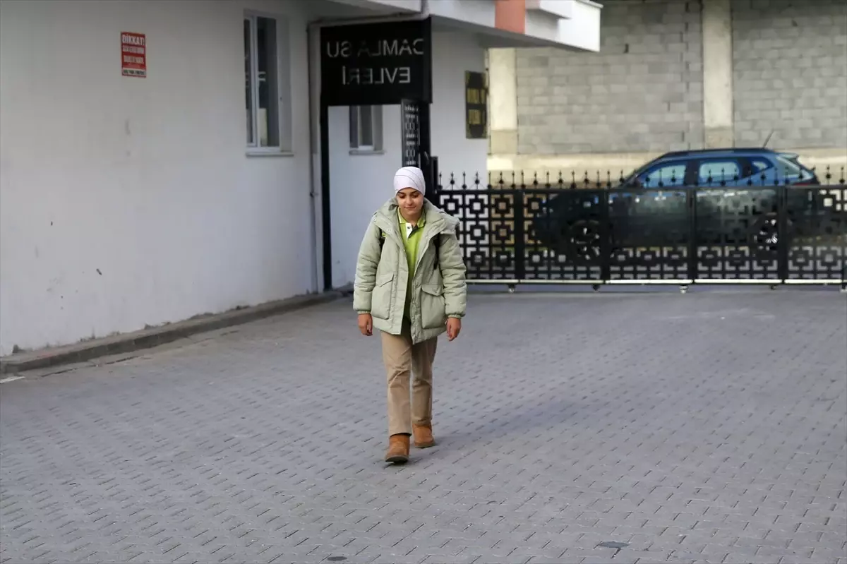 Bitlis'te 12 yaşında iki kez kanseri yenen Elanur, yaşama azmiyle duygulandırdı