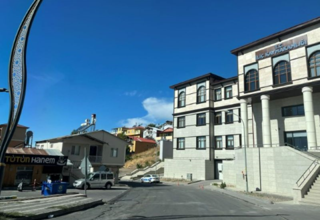 Çöpler Altın Madeni'nin kapalı kalması İliç'te hayatı durma noktasına getirdi Çöpler Altın Madeni'nin kapalı kalması İliç'te hayatı durma noktasına getirdi