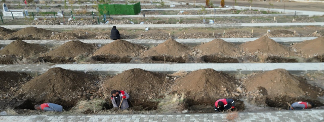 dikkat ceken hazirlik apar topar 500 mezar 19271707 2338 m