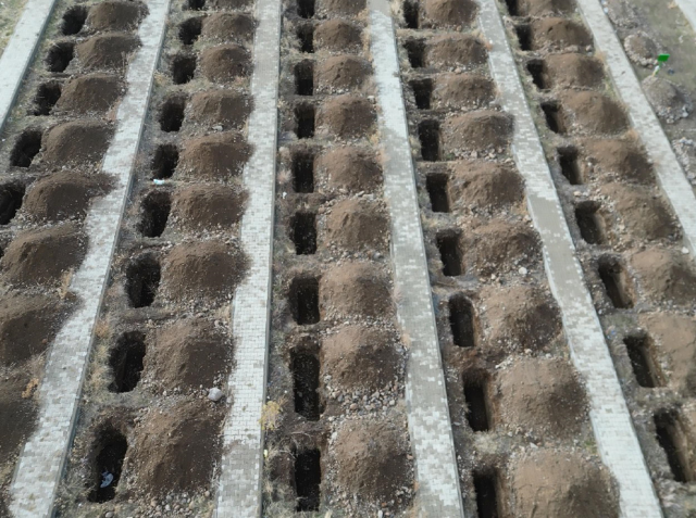 dikkat ceken hazirlik apar topar 500 mezar 19271707 6990 m