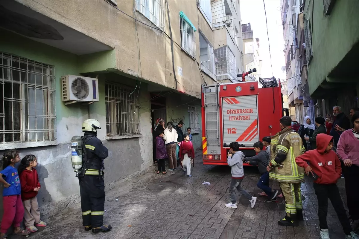 Diyarbakır'da Yangın: 8 Kişi Hastaneye Kaldırıldı