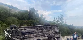 İzmir'de Turist Taşıyan Minibüs Devrildi: 4 Yaralı