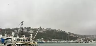 METROPOLDE KÖY HAYATI - Boğaz'a nazır Poyraz Mahallesi sakinleri ekmeğini denizden çıkarıyor