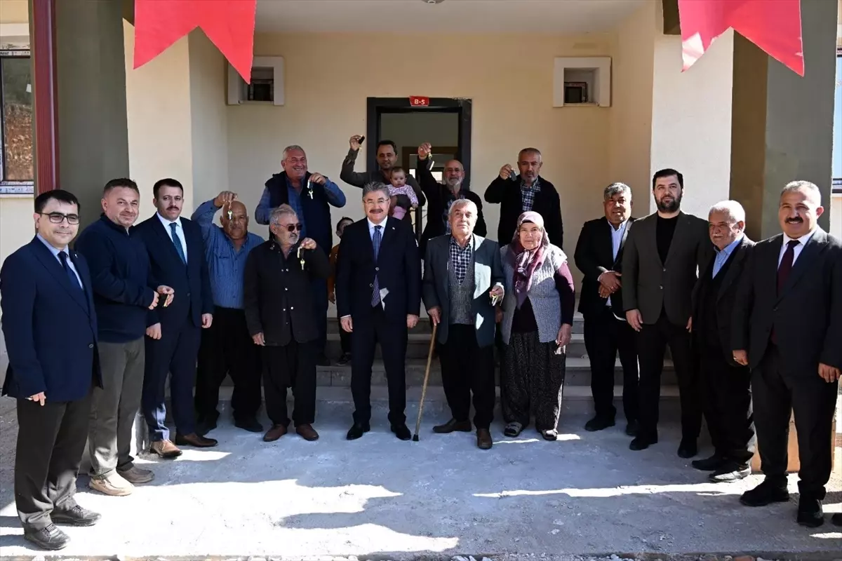 Osmaniye'de Depremzedelere 8 Yeni Konut Anahtarı Teslim Edildi