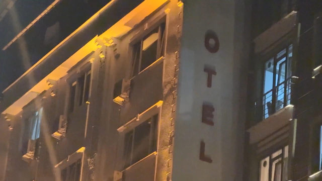 otel odasina yasak ask baskini esini oglunun 19272308 4881 m