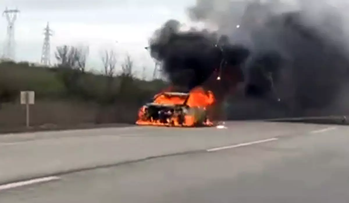 Edirne'de Alev Alan Otomobil Kullanılamaz Hale Geldi