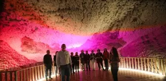 Türk Dünyası Korosu Tuzluca Tuz Mağaraları'nda Konser Verdi