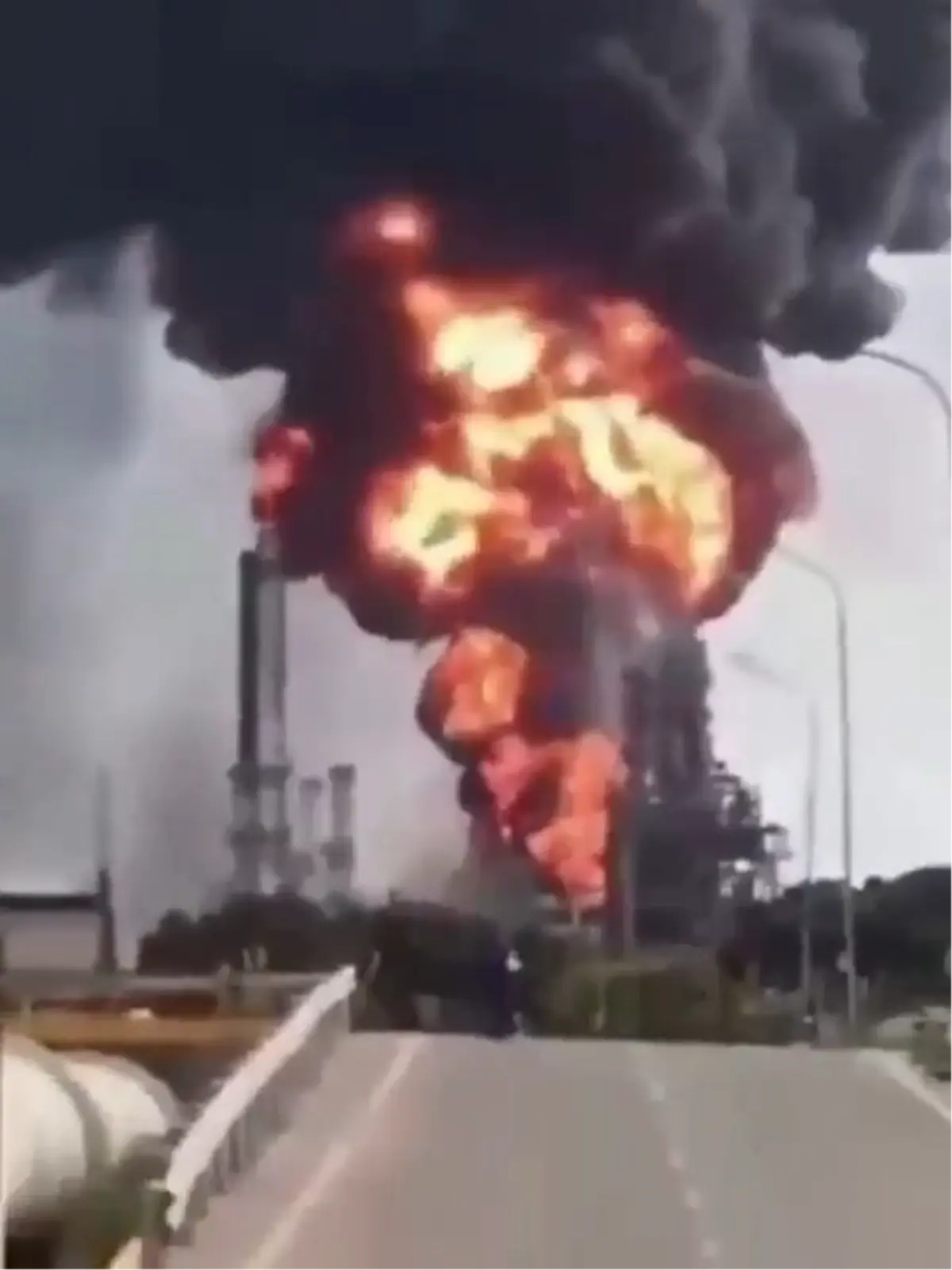 Venezuela'da Petrol Tesisinde Patlama