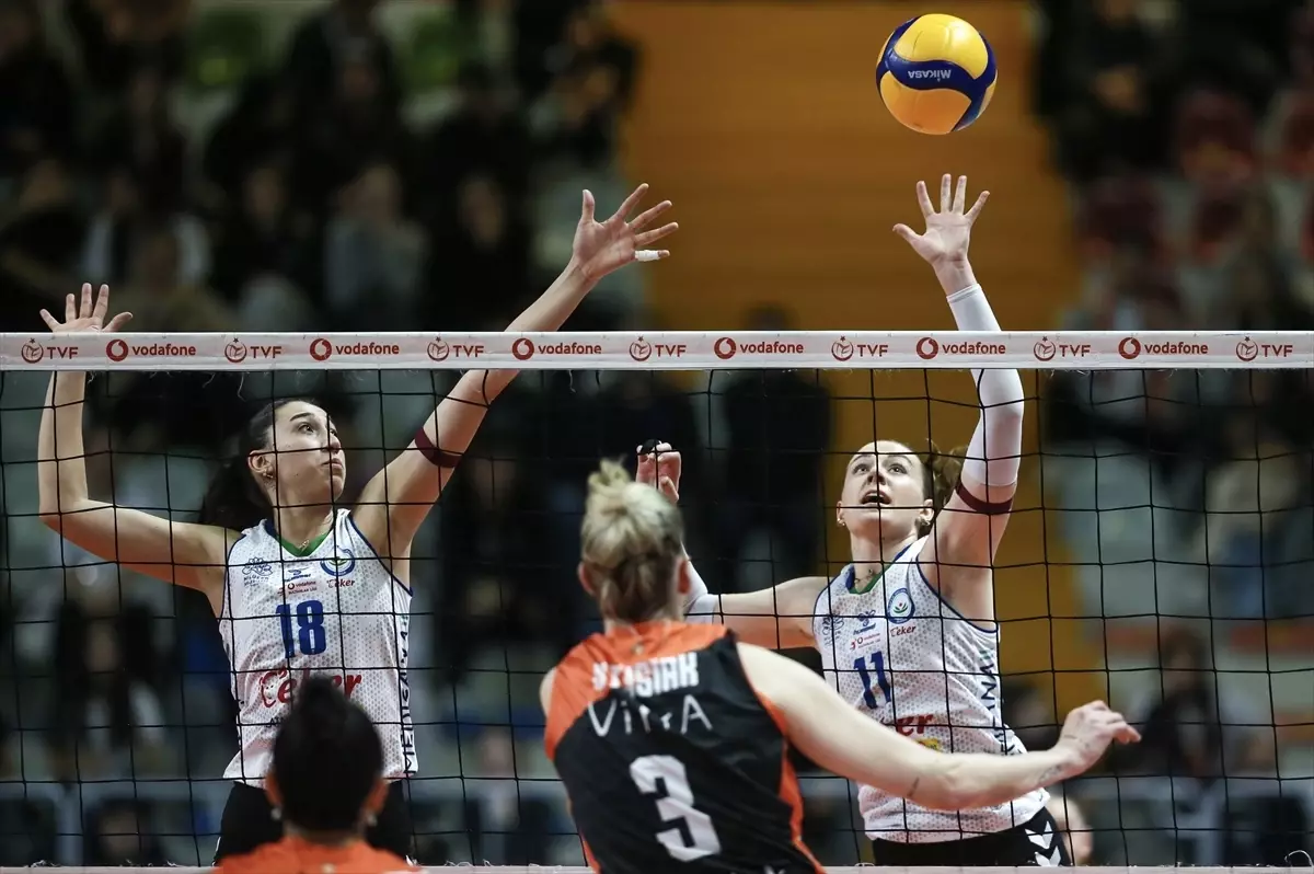 Nilüfer Belediyespor Eker, Eczacıbaşı Dynavit'i 3-1 Yenerek İkide İki Yaptı