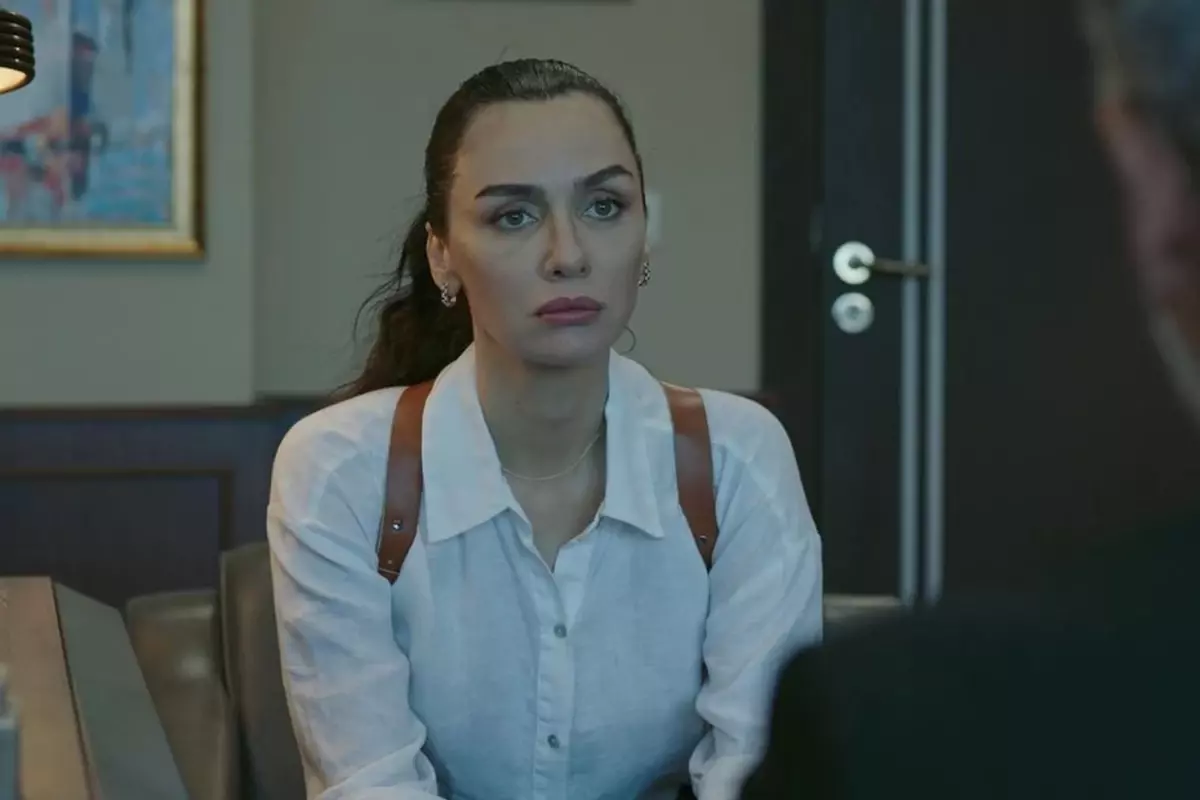 Adı uyuşturucu operasyonuna karışan Birce Akalay bu kez ehliyetini kaptırdı