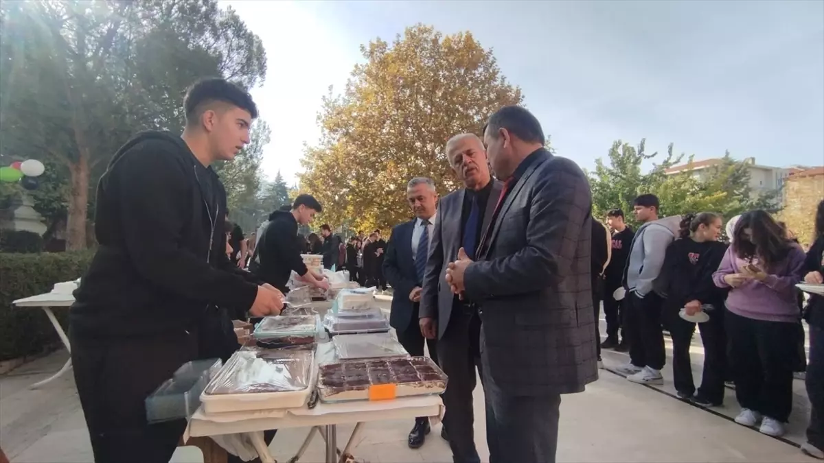 Bucak'ta Lise Öğrencilerinden Gazze'ye Destek Kermesi