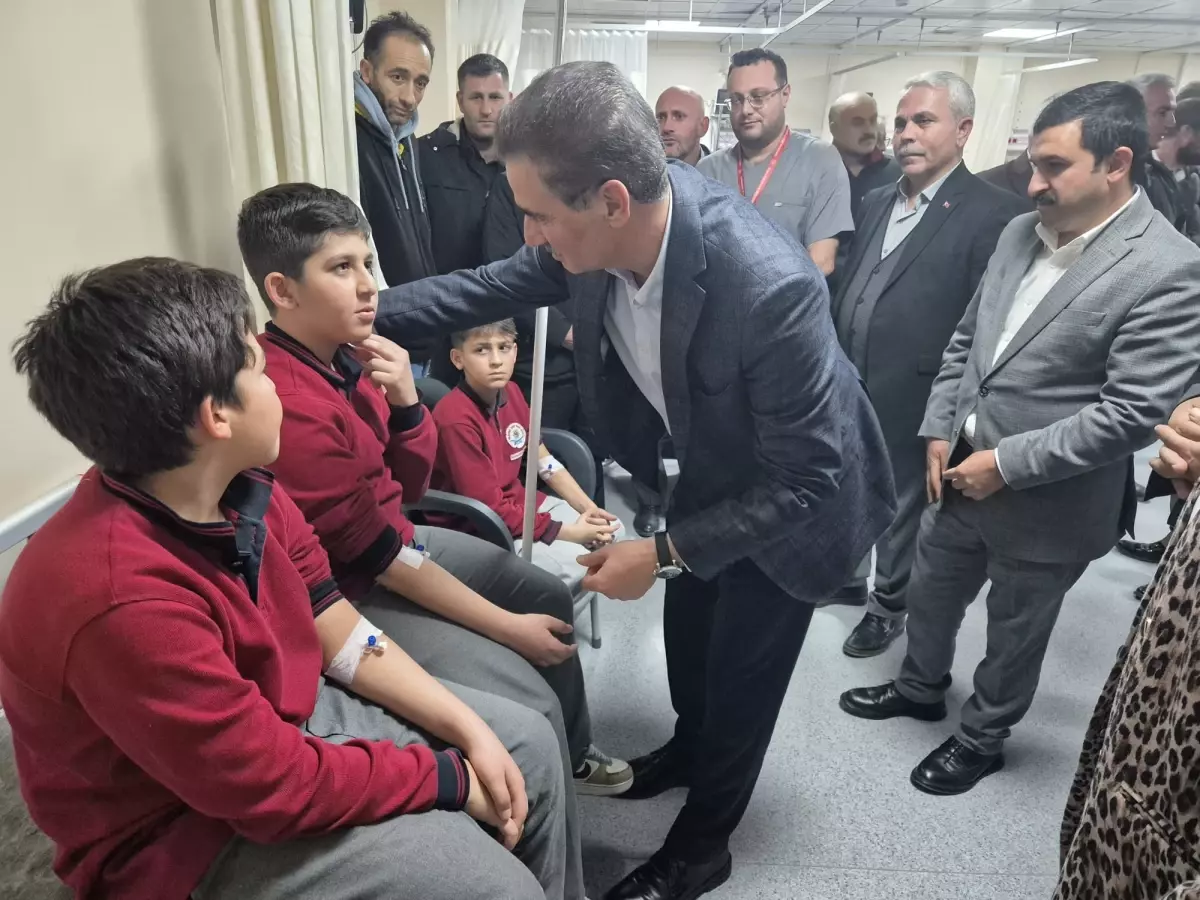 Vali Baruş, Gıda Zehirlenmesi Geçiren Öğrencileri Ziyaret Etti