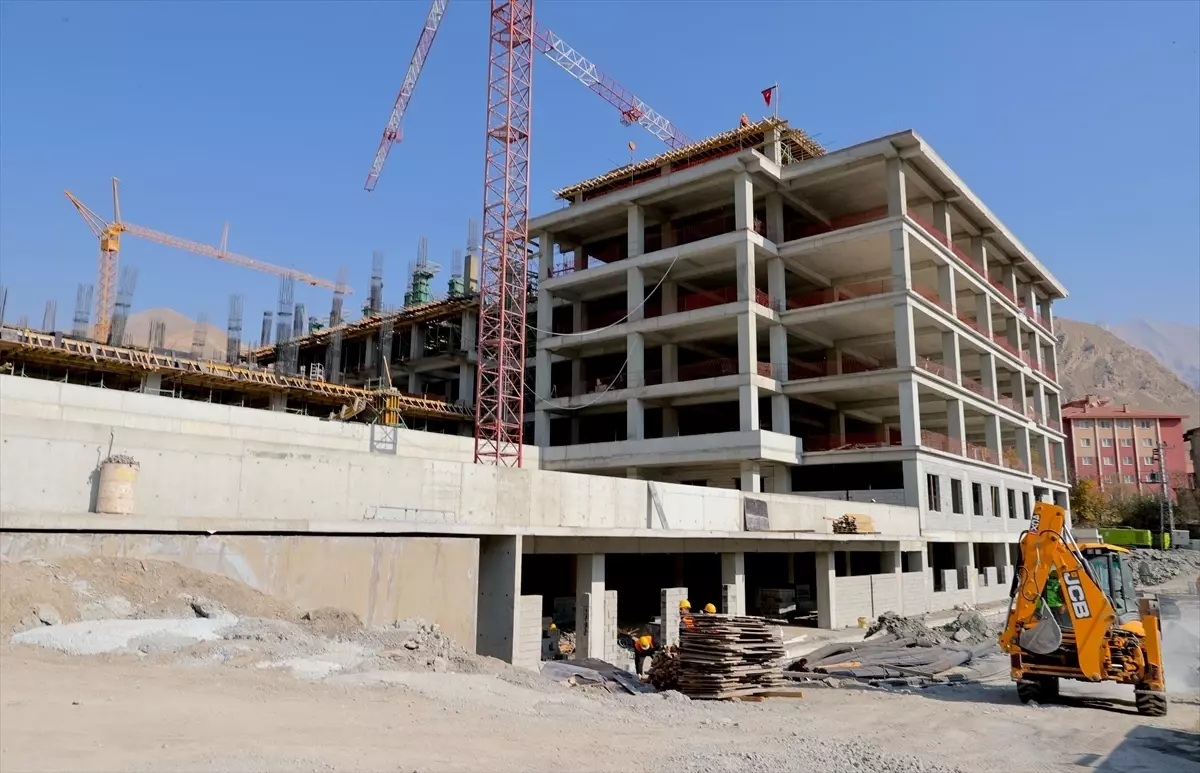 Hakkari'de Depreme Dayanıklı İki Yeni Hastane İnşaatı Başladı