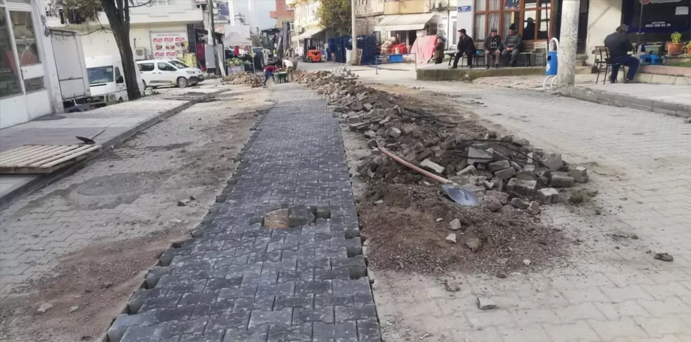 Hanönü&apos;de Doğalgaz Çalışmaları Sonrası Yol Tamiratları Devam Ediyor