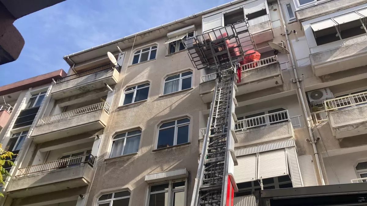 Darıca'da Riskli Yapı Mühürlendi ve Tahliye Edildi