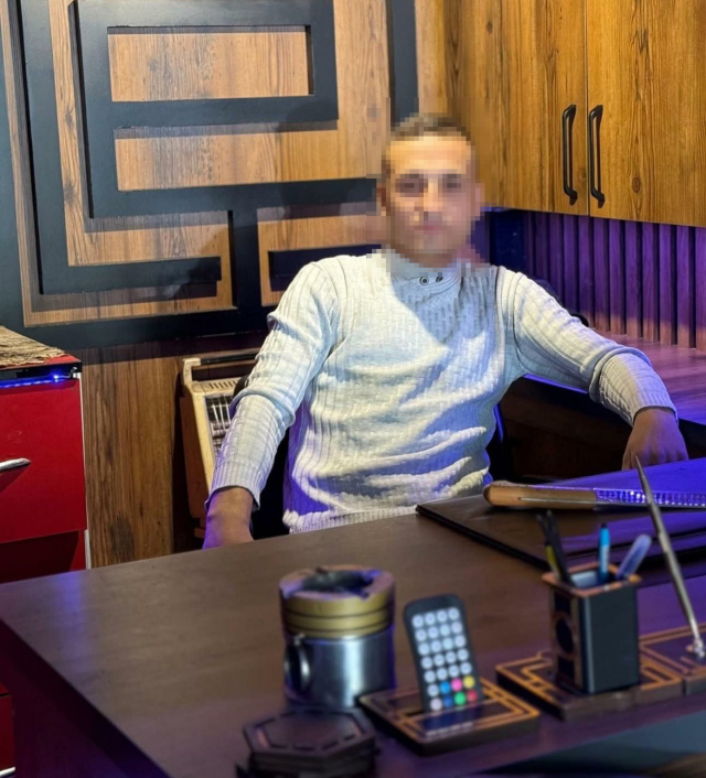 First threatened the mayor with death, then attacked the municipality building