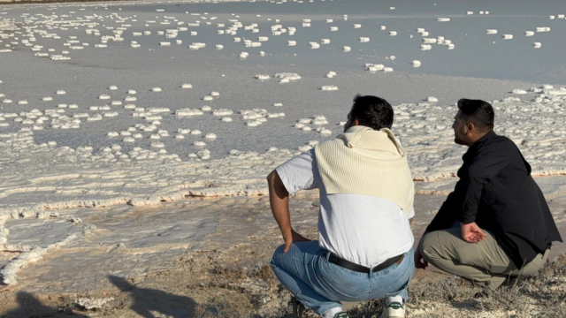 The water has receded, Tuz Lake has become the new favorite of photographers
