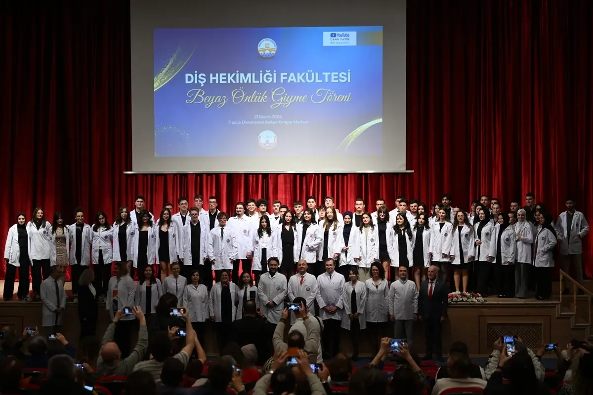 Trakya Üniversitesi'nde Diş Hekimliği Öğrencilerine Beyaz Önlük Töreni
