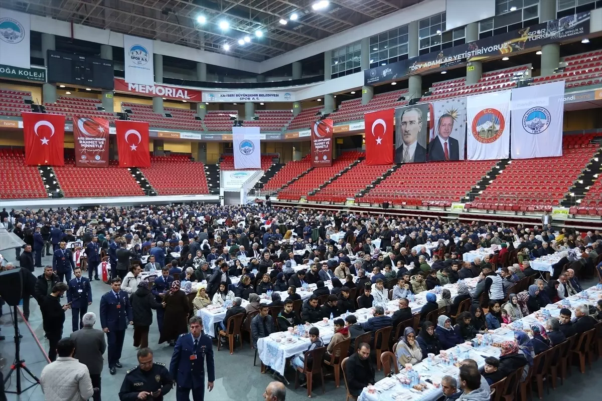 Vali Çiçek ve Başkan Büyükkılıç, şehit aileleriyle bir araya geldi