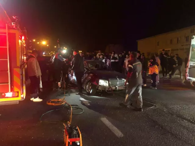 A complete disaster! The tour bus and car collided