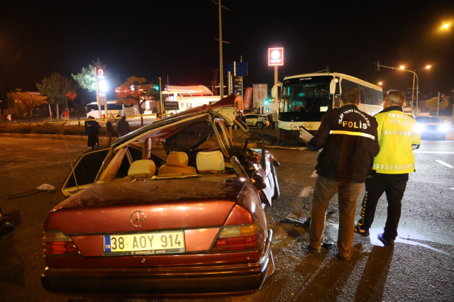 The bus carrying tourists in Nevşehir collided with a car: 2 dead, 3 injured