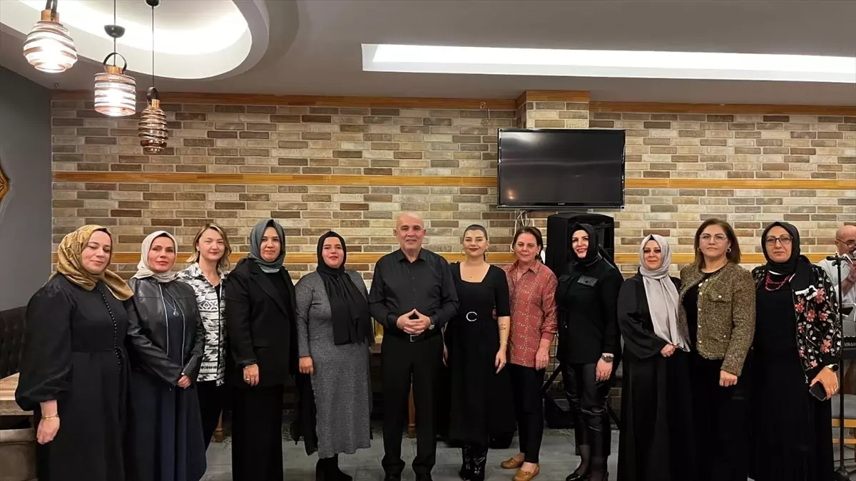 Sakarya'da Halk Eğitimi Merkezi çalışanları '24 Kasım Öğretmenler Günü' programında buluştu