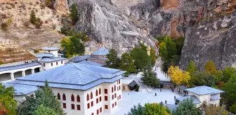 Somuncu Baba Külliyesi'nde Sonbahar Renkleri Görsel Şölen Sunuyor