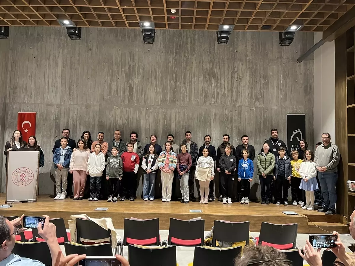 Çocuklar Troya Müzesi'ni Devraldı