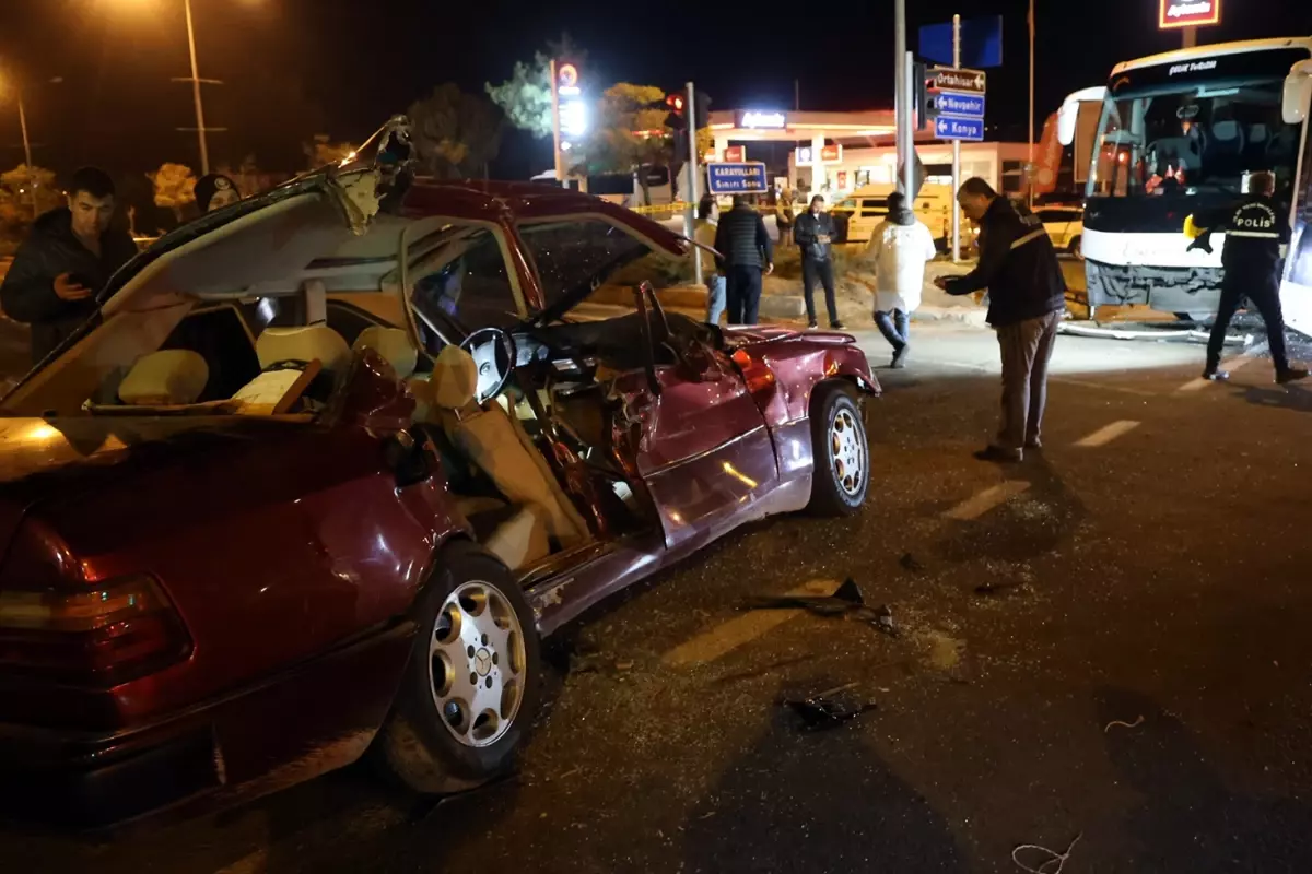 Nevşehir'de turistleri taşıyan otobüs ile otomobil çarpıştı: 2 ölü, 3 yaralı