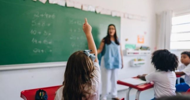 24 Kasım okullar tatil mi? Yarın okul var mı, yok mu? 24 Kasım (yarın) Öğretmenler Günü yarım gün mü?