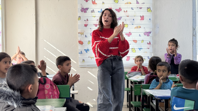 25-year-old Derya teacher, both the principal and teacher of her school