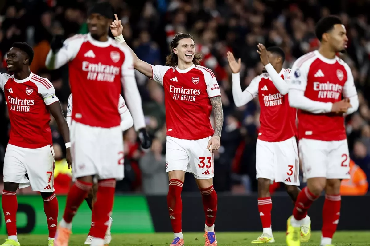 Arsenal derbide Tottenham&apos;ı farklı geçti