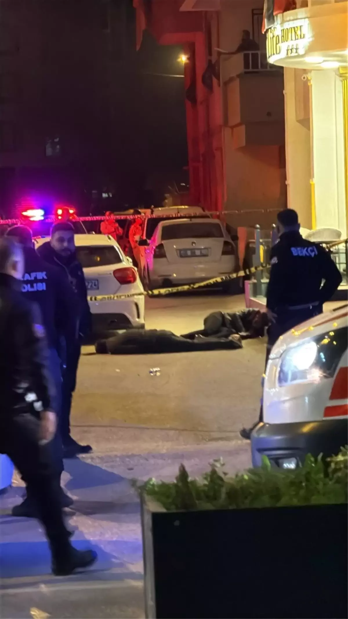 Avukat, tartıştığı otel sahibi baba ile oğlunu öldürdü