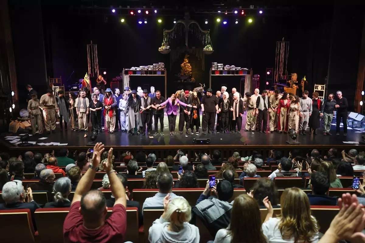 Eşeğin Gölgesi Oyununun Galası Gerçekleşti